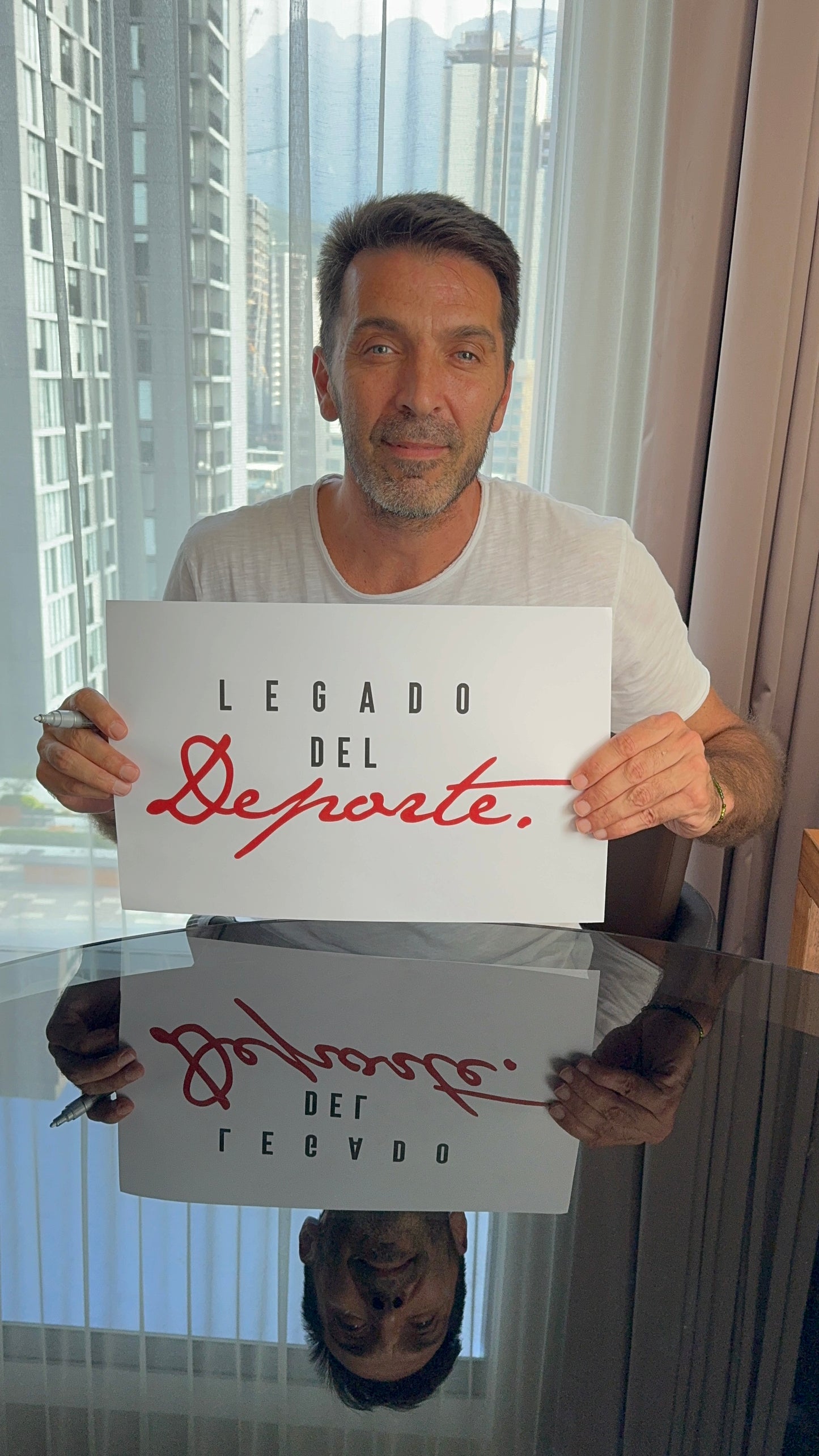 Gianluigi Buffon - Jersey Firmado Juventus Rosa